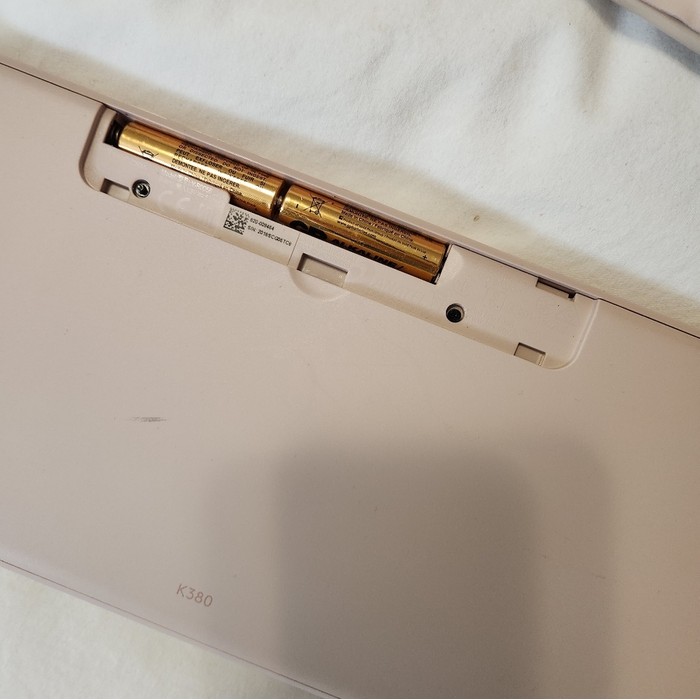 Logitech Wireless Keyboard and IPAD Case - Picture 8 of 8